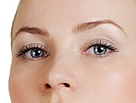 woman with beautiful blue eyes and small eyebrows