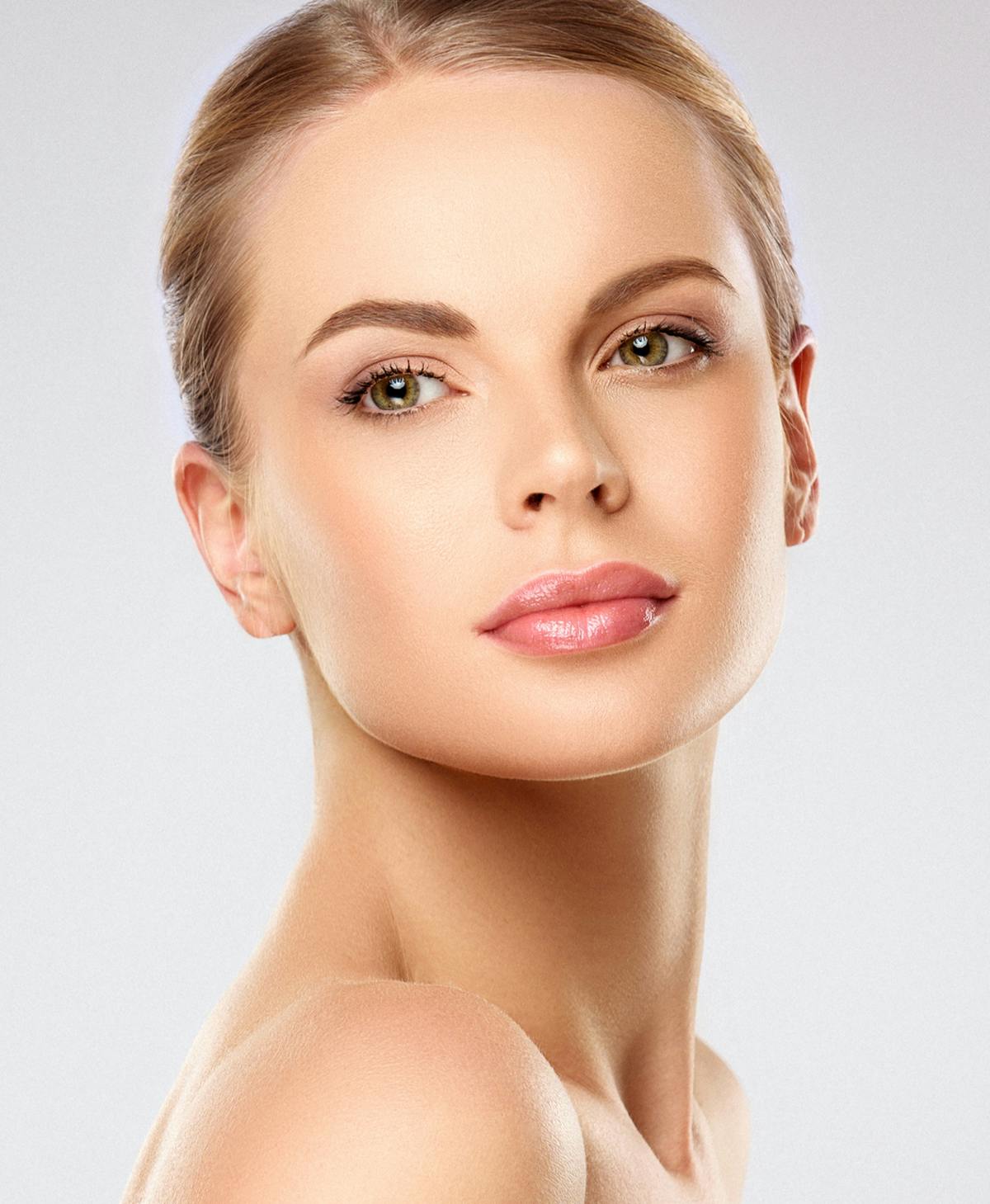 Woman with hazel eyes and light brown hair