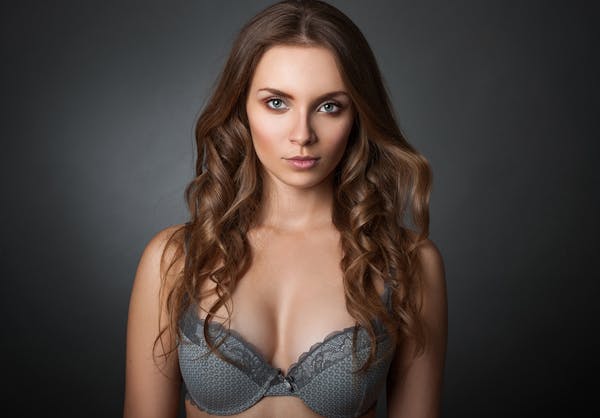 woman wearing grey lace bra