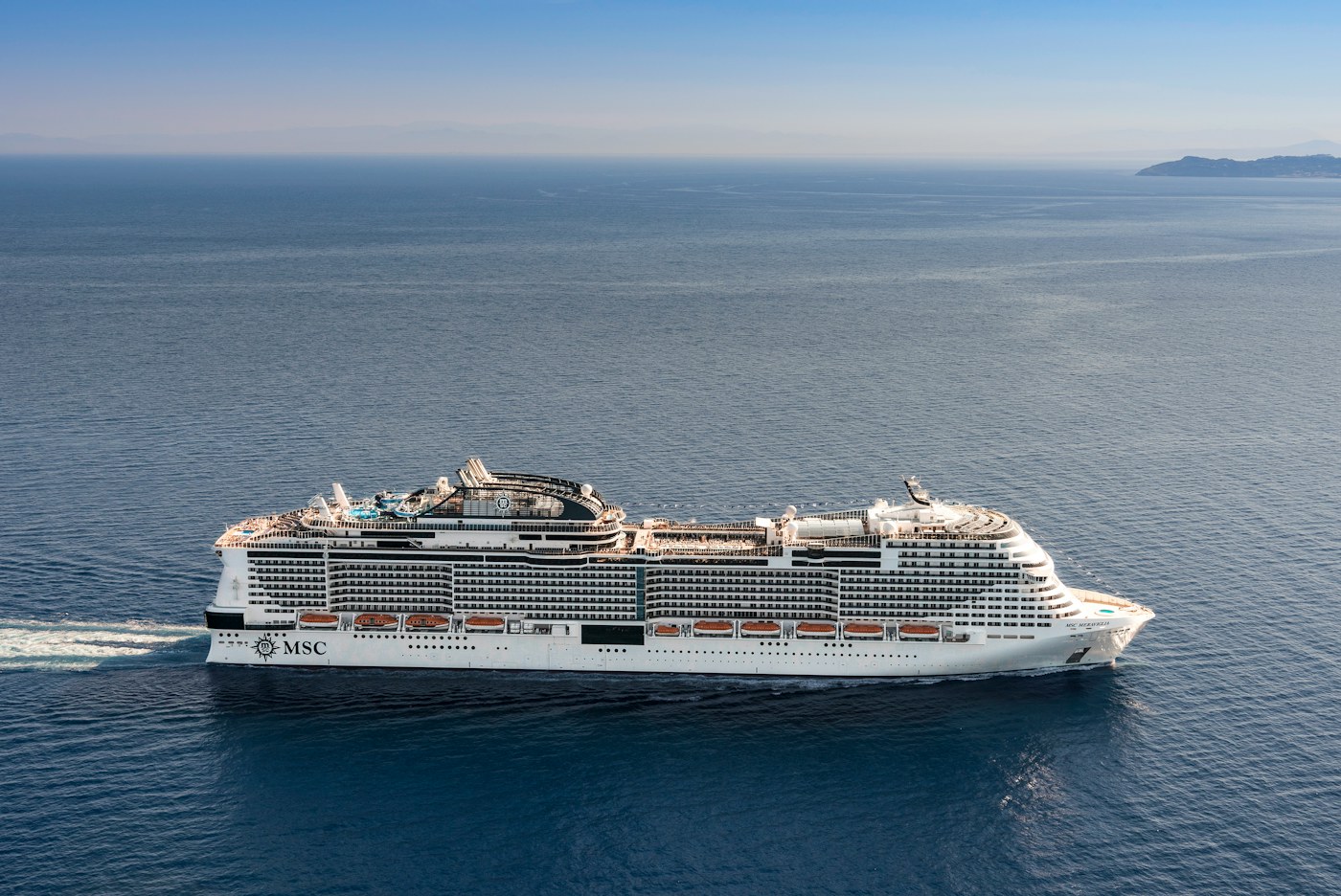 MSC Meraviglia naviguant en mer