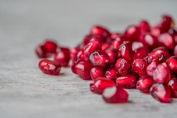 Can dogs eat pomegranate?