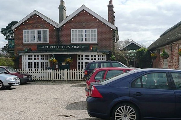 New Forest dog friendly pubs Turfcutters Arms