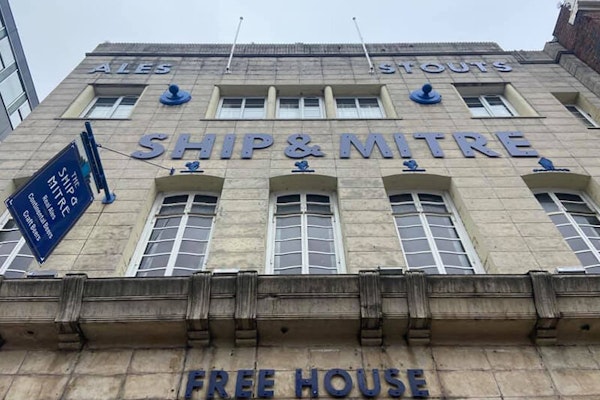 Liverpool dog friendly pubs Ship & Mitre