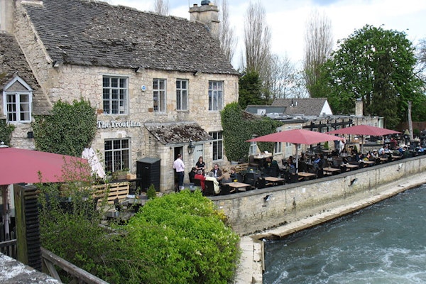 Oxford dog friendly pub Trout Inn