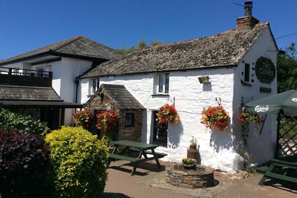 Newquay dog friendly pub Two Clomes