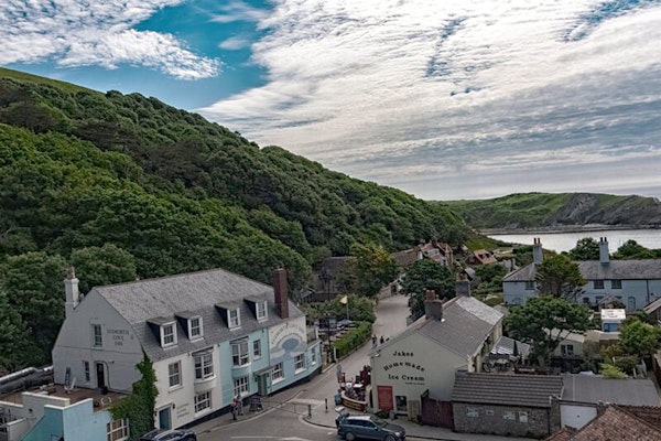 Dorset dog friendly pub Lulworth Cove