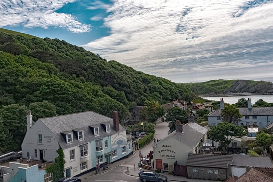 Dorset dog friendly pub Lulworth Cove