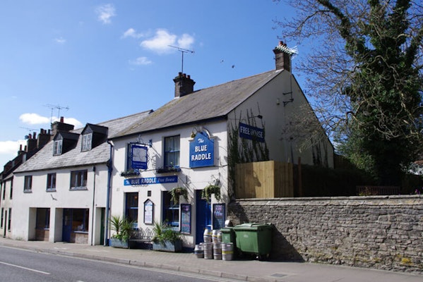 Dorset dog friendly pub Blue Raddle