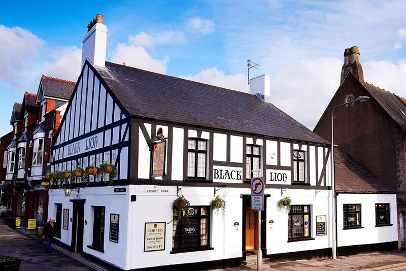 Dog friendly pubs that serve best sale food