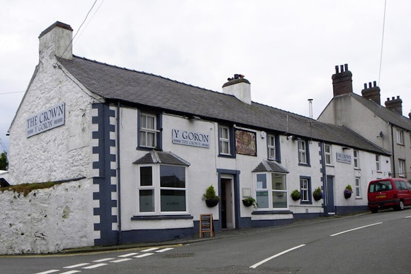 Anglesey dog friendly pub The Crown
