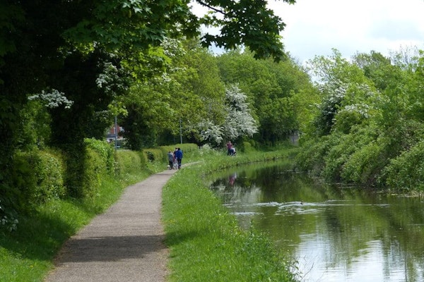 Derbyshire dog walks Chesterfield Canal