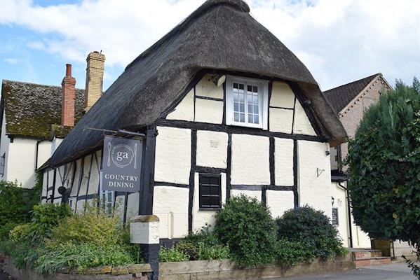 Cotswolds dog friendly pubs Gardeners Arms