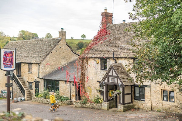 Cotswolds dog friendly pubs Seven Tuns