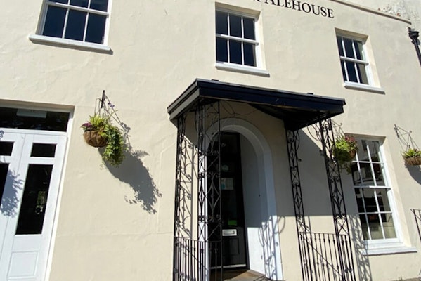 Dog friendly pubs Cheltenham Sandford Alehouse