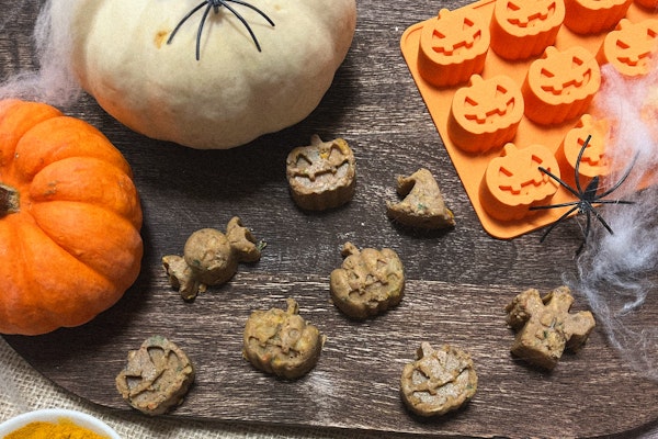Halloween treats with moulds