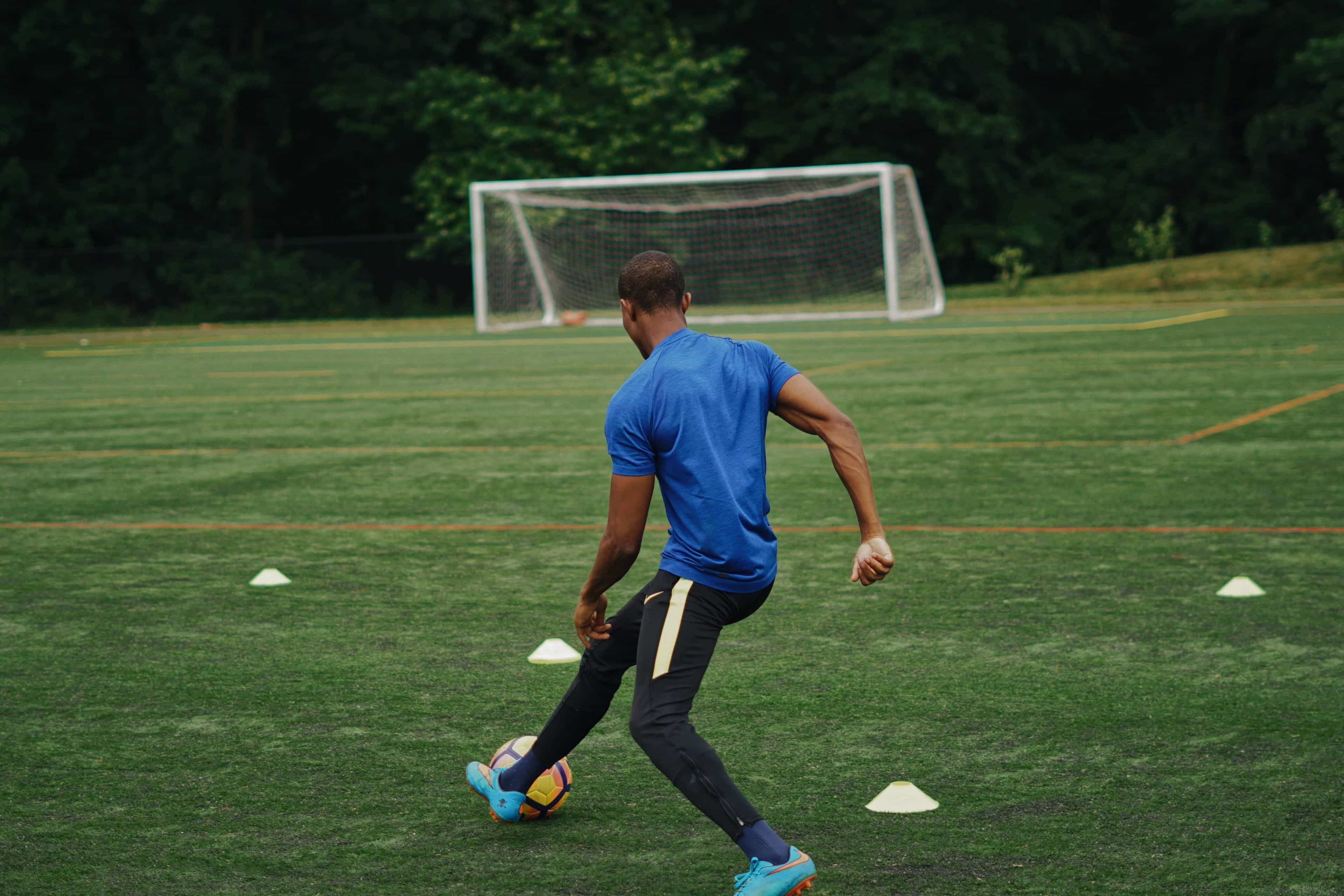 11 ejercicios de fútbol para mejorar las habilidades imprescindibles para  el partido. Nike