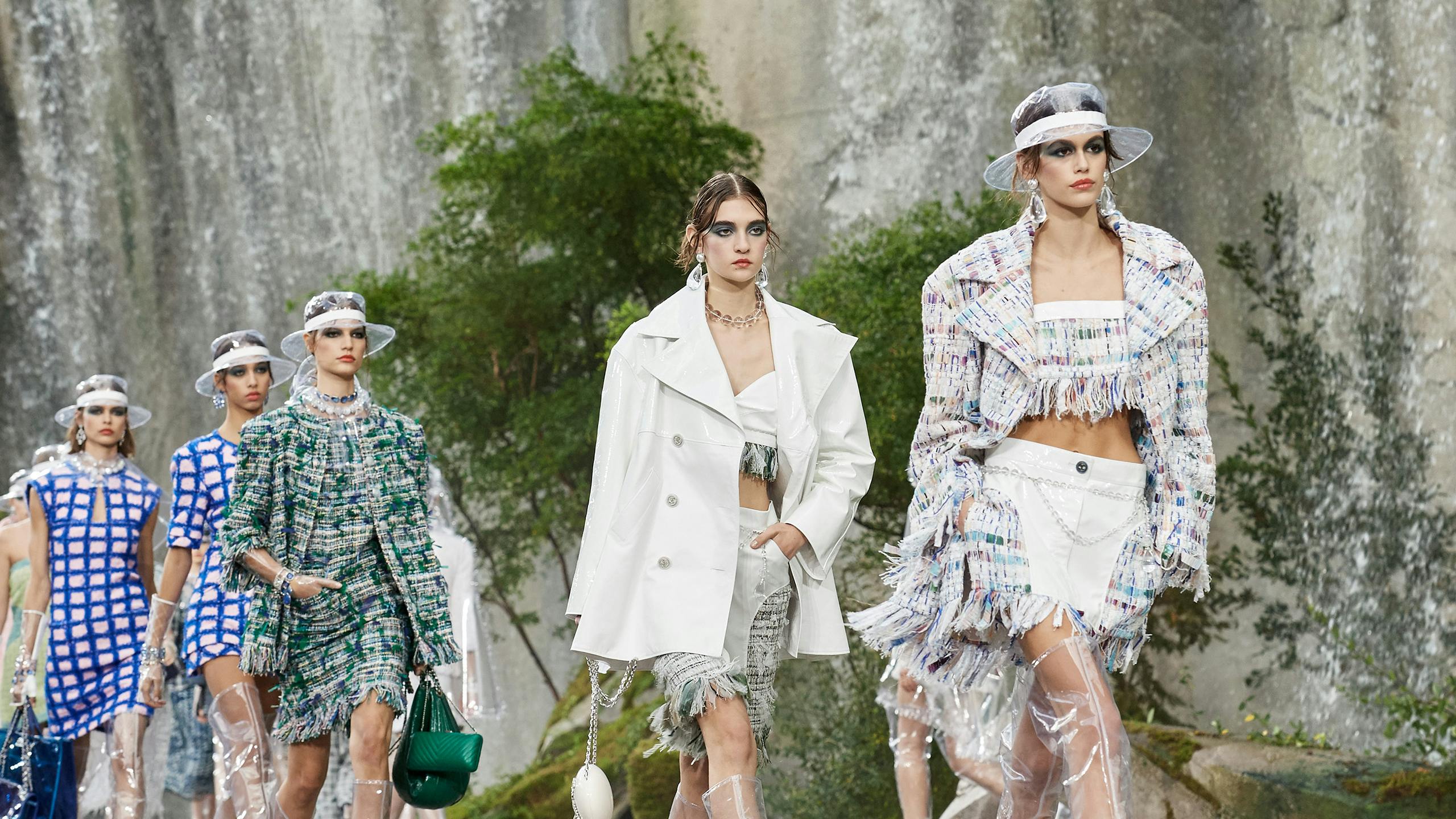 PFW: CHANEL Spring Summer 2018 Womenswear Collection