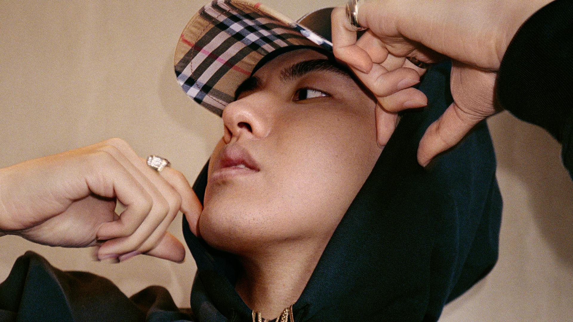 ting stærk apotek Kris Wu is back with his second collab with Burberry
