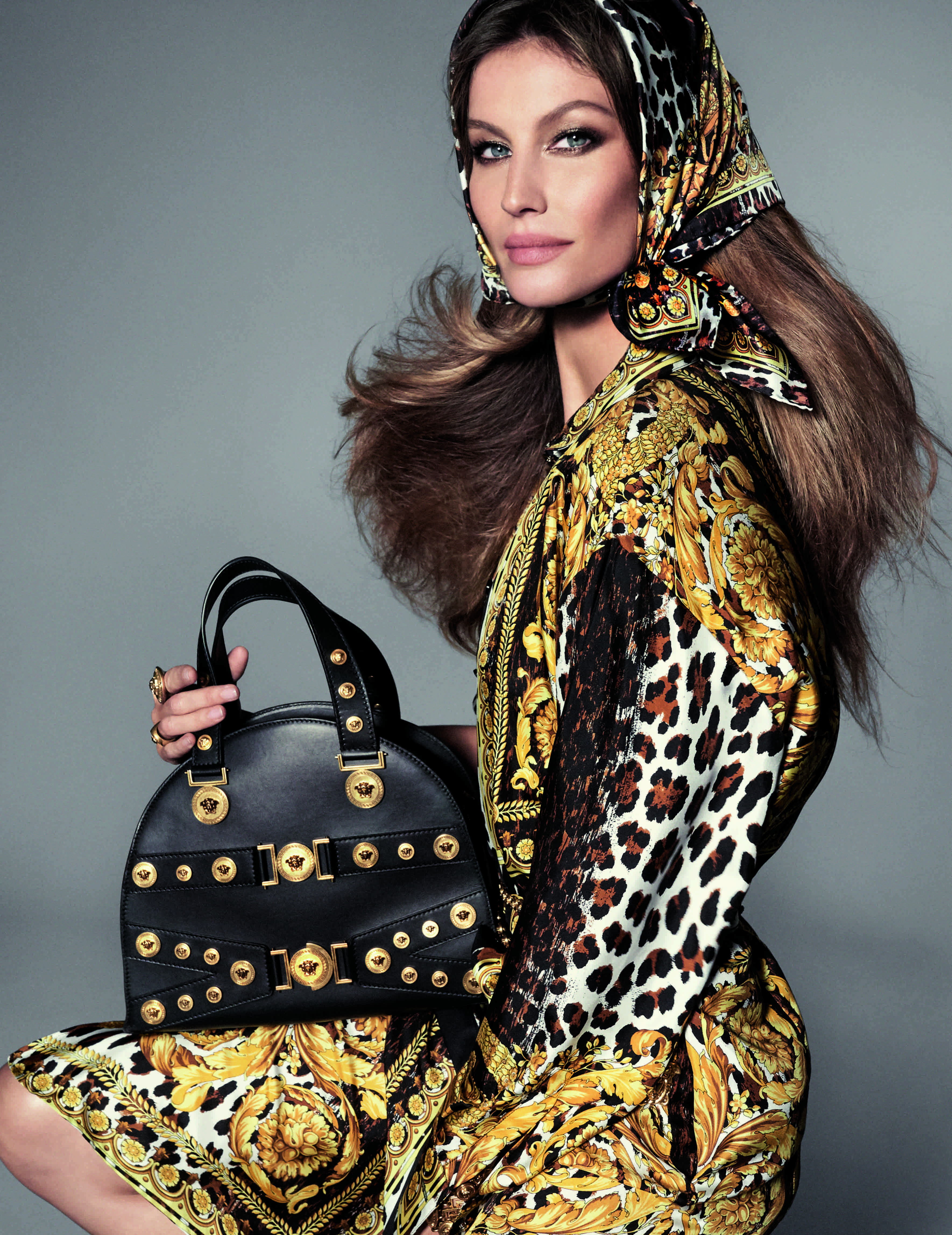 VERSACE GIVENCHY VALENTINO まとめ売り 新品含む Naomi, Gisele, Christy and more reunites for Versace Spring 2018
