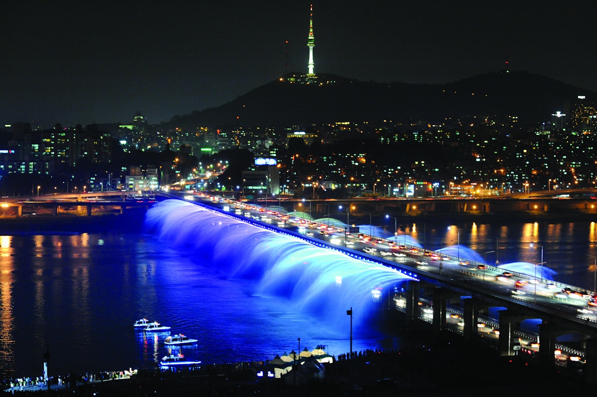 Хана ночи. Мост Банпо Сеул Южная Корея. Южная Корея река Ханган. Радужный мост в Сеуле. Корея Сеул река Ханган.