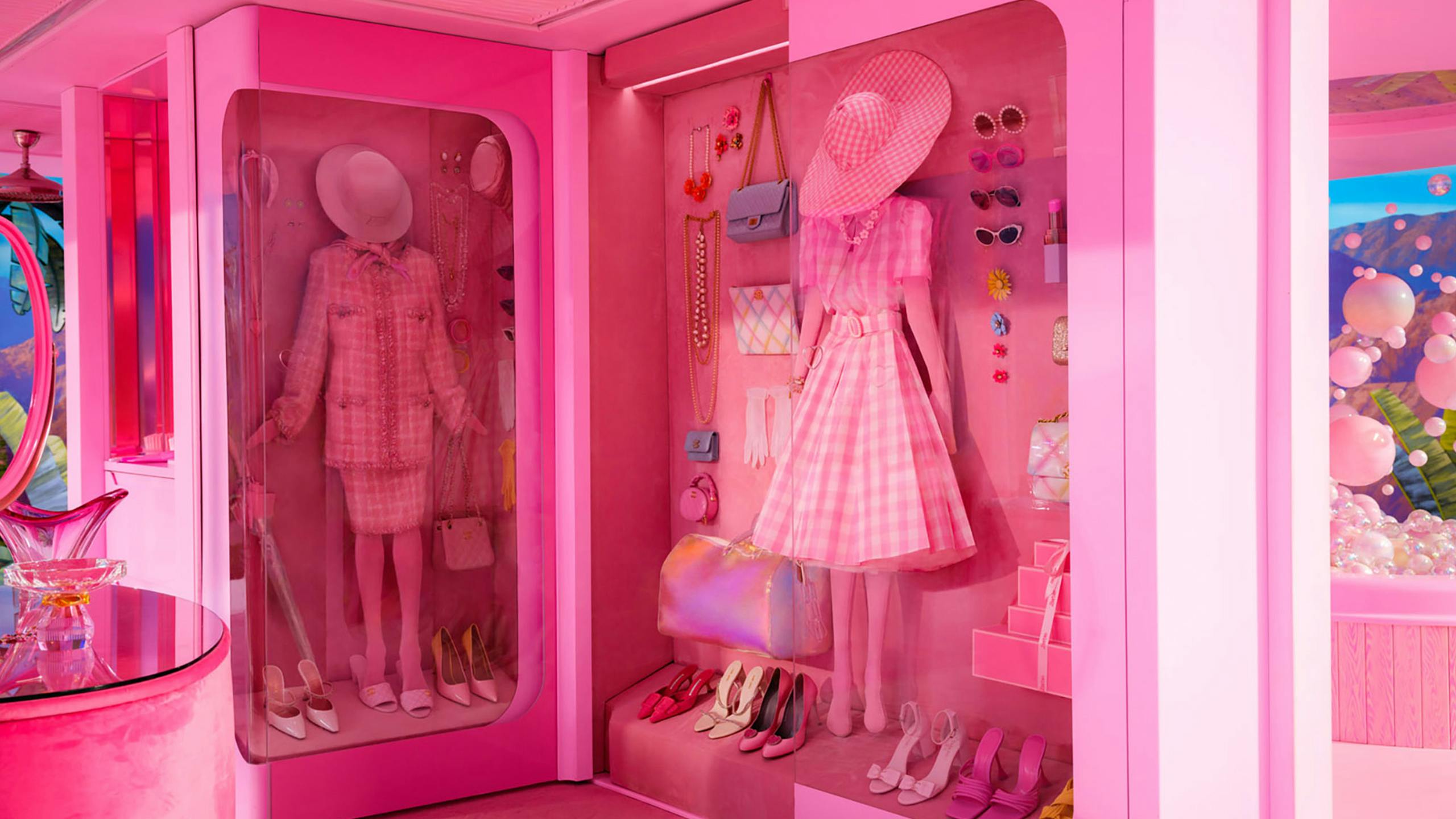 VOGUE - Exclusivo: Jacqueline Durran, Costume Designer do filme Barbie, fala sobre Chanel vintage, a roupa interior do Ken e sobre o styling do filme deste verão