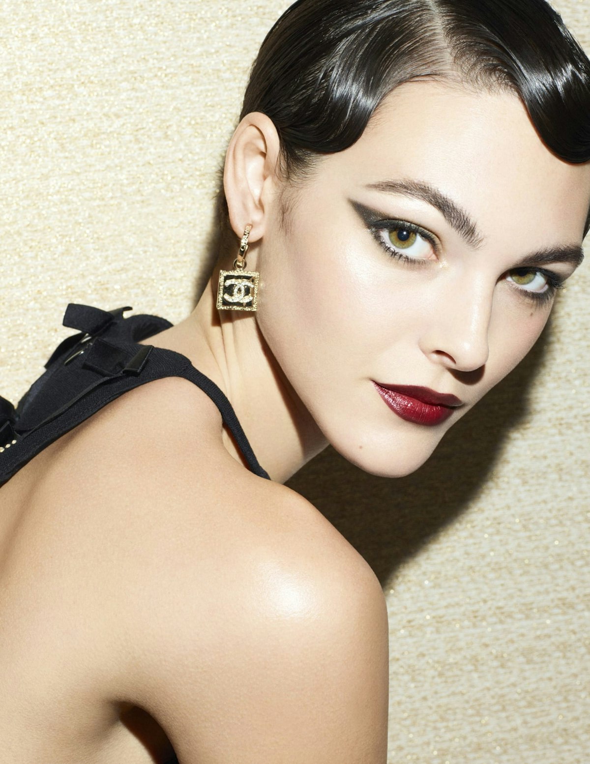 Glam up like you’re roaring in the 20s with Chanel Beauty Holiday 2023