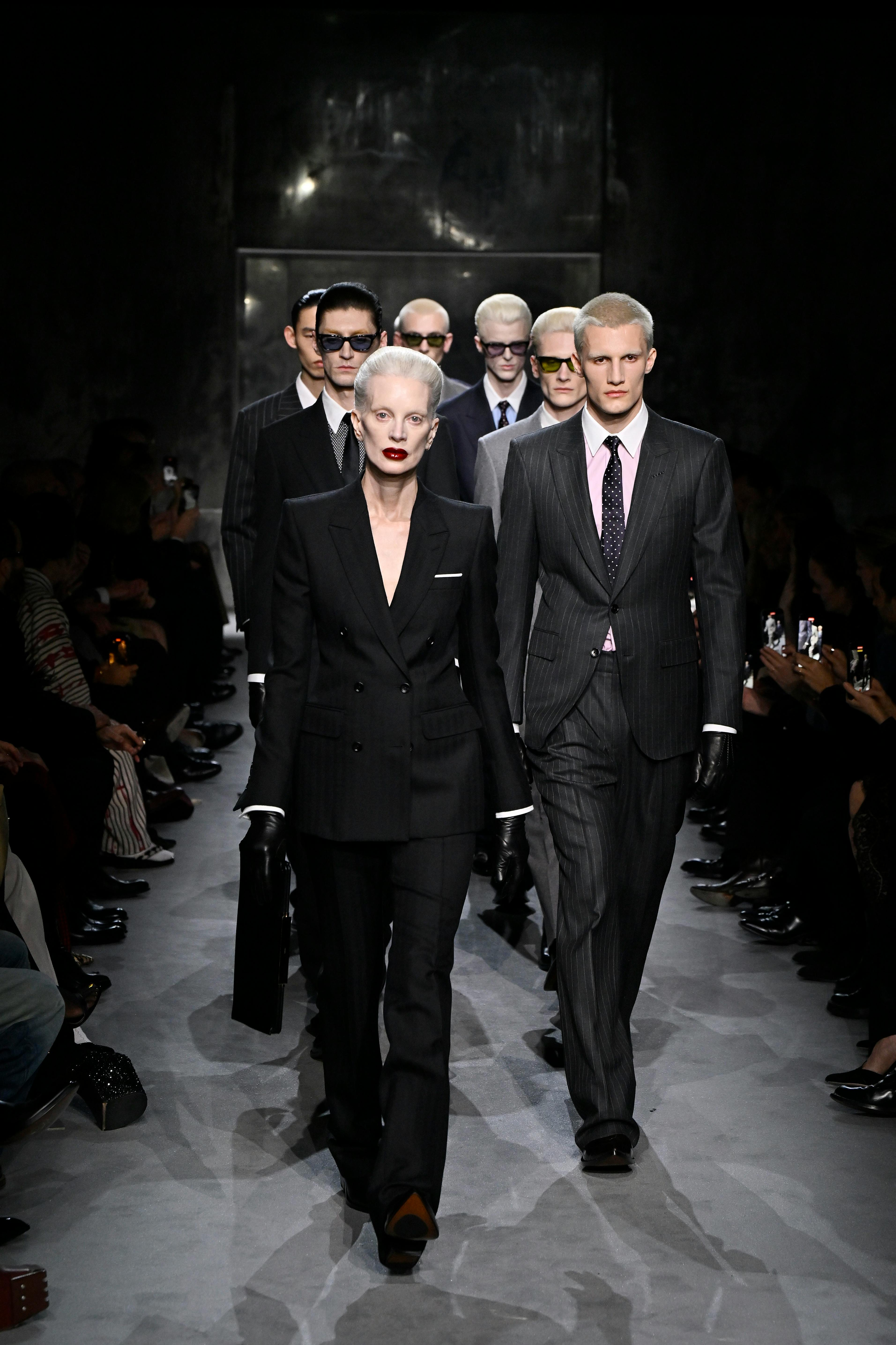 BST đầu tiên của Haider Ackermann tại Tom Ford thời trang