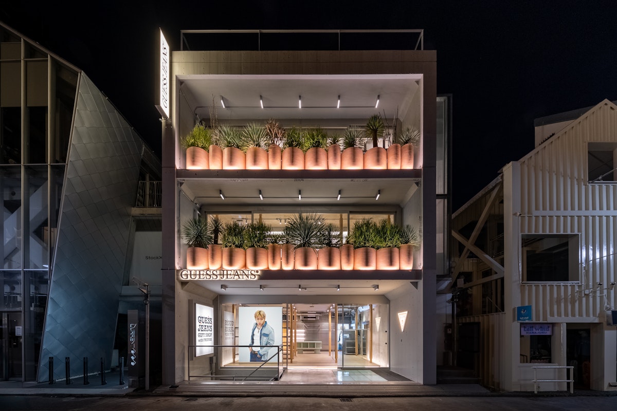 Tokyo welcomes the new chapter of GUESS JEANS