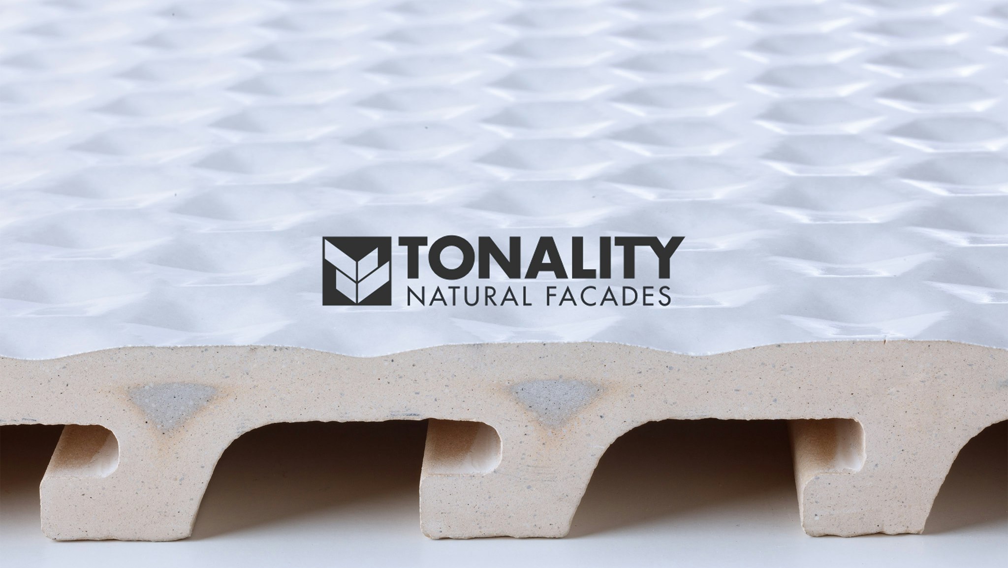 A white z.truded® facade tile with innovative design for Tonality