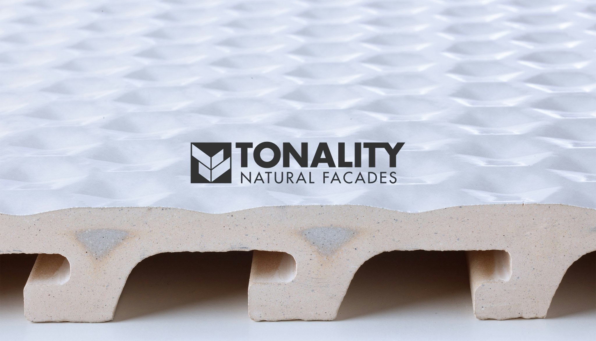 A white z.truded® facade tile with innovative design for Tonality