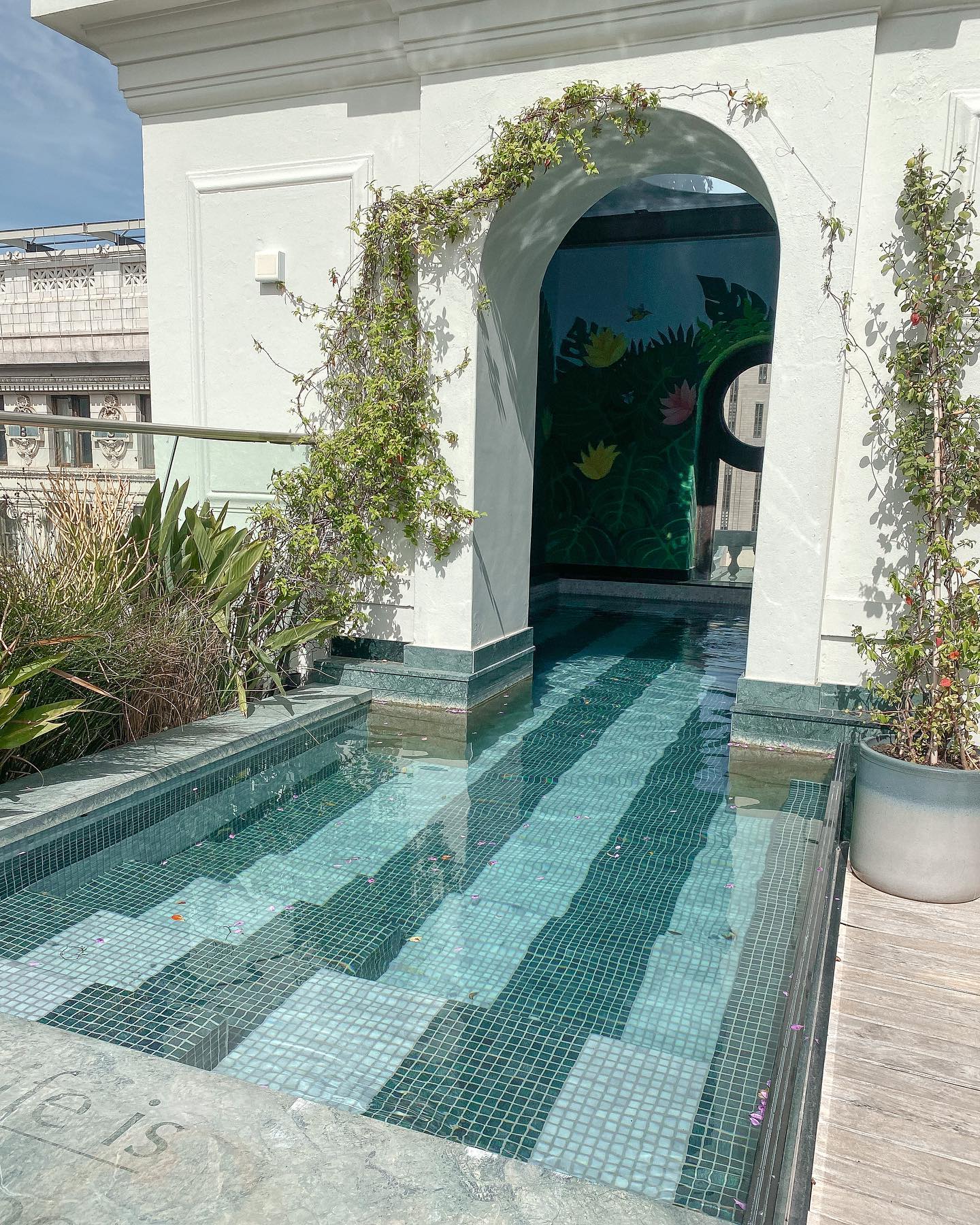 Best Rooftop Bars & Restaurants in Cape Town - Pearl Club