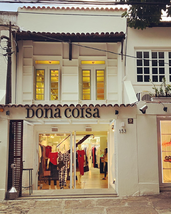Dona Coisa Front