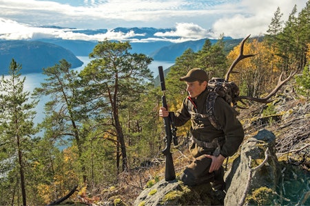 Joar Søhoel er en erfaren hjortejeger, og guider også andre hjortejegere på jakt. Foto: Jo Stenersen hjortejakt, Joar Søhoel, vestlandet, jakt
