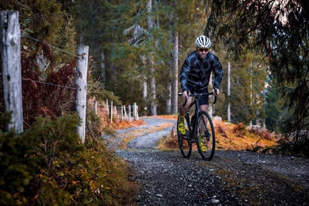 GRUSSYKKEL: Sykkelen på bildet er per definisjon en gravel bike. Men hva betyr forskjellen i praksis? Foto: Henrik Alpers. gravel i nordmarka