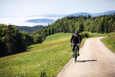 BEST I VERDEN: Med en elmotor på landeveissykkelen blir du omtrent like god til å klatre som de beste i verden. Foto: Jérémie Reuiller BEST I VERDEN: Med en elmotor på landeveissykkelen blir du omtrent like god til å klatre som de beste i verden. Foto: Jérémie Reuiller