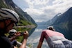 BEINHARDT: Postkort-turer med mange bakker er noen av stikkordene for disse turene. Foto: Henrik Alpers. POSTKORT: Eikesdalen en vakker sommerdag. Sekunder før bildet ble tatt sirklet en nysgjerrig ørn rundt oss.
