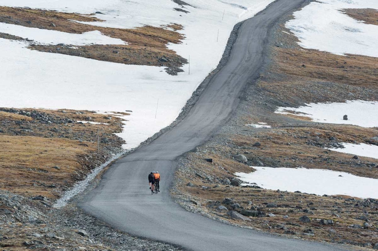 Siste tredjedel av bakken er nådeløs til tross for at det også er enkle partier her. motbakkesykling motbakke bakkesykling landevei cycling Norge 71 bakker du må sykle i Norge fri flyt procycling gruppetto strava segment Jotunheimen Juvass Valdres Lom