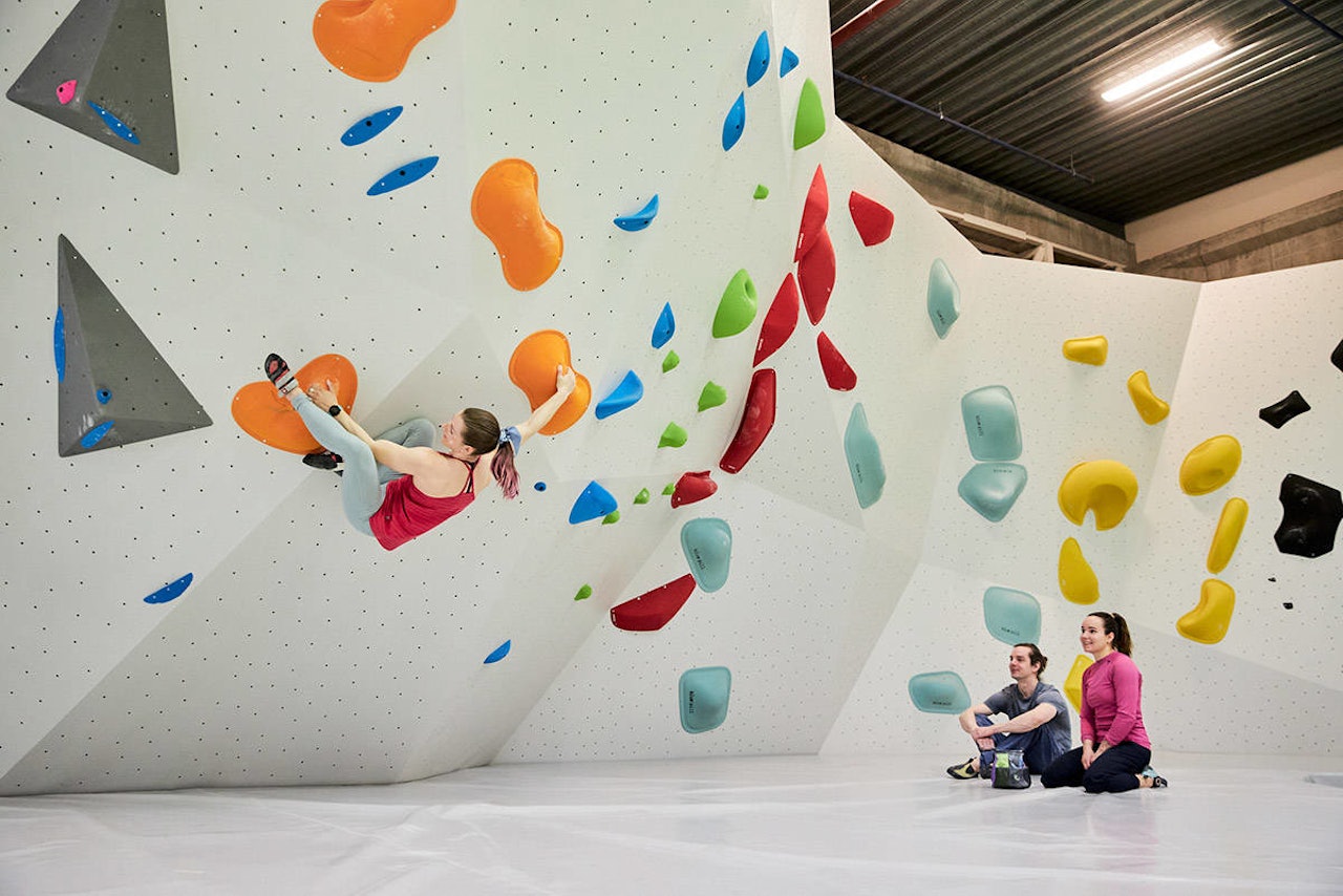 Sjekk ut hvor du kan klatre inne i Trondheim. Her fra det nye buldresenteret på Grip Sluppen. Foto: Vegar Herstrøm Sjekk ut hvor du kan klatre inne i Trondheim. Her fra det nye buldresenteret på Grip Sluppen. Foto: Vegar Herstrøm