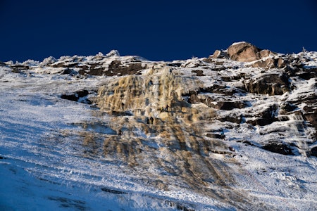 Det var mange som tok turen til Den Hvite Stripa på Andersnatten lørdag 16.januar, og Lars Petter Jonassen med makker fikk heldigvis sikret seg at de kom helt først. Foto: Lars Petter Jonassen.