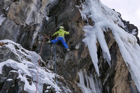 Dag Jørund Vik miksklatrer i Drivdalen. Foto: Kjetil Grimsæth  Miksklatring, Drivdalen, gradering