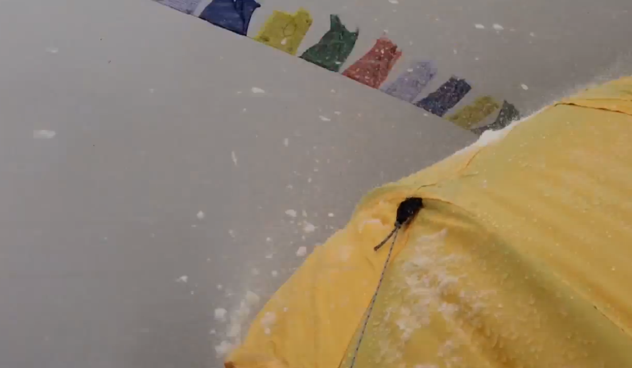 Her kommer raset. Skjermdump fra Youtube. Her kommer raset. Skjermdump fra Youtube.