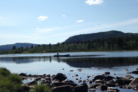 KANOLIV ER ET FINT LIV: Men det er lurt å lære av erfarne padlere før man legger ut på langtur. Foto: Sandra Lappegard kanotur øystein køhn