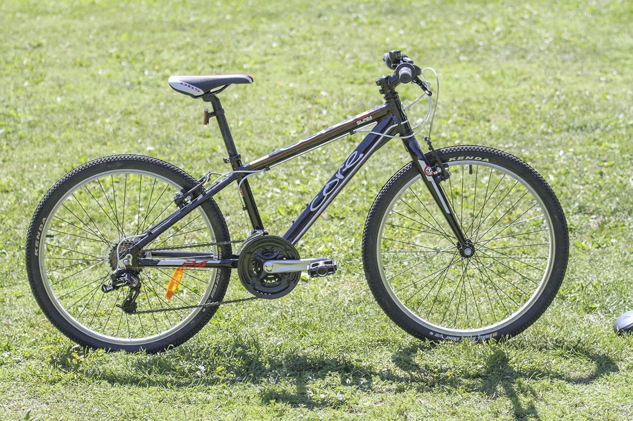 LITT SKUFFENDE: DBS Core har en behagelig og oppreist sittestilling, men det er spart inn på en del komponenter. Foto: Audun Holmøy Røhrt LITT SKUFFENDE: DBS Core har en behagelig og oppreist sittestilling, men det er spart inn på en del komponenter. Foto: Audun Holmøy Røhrt