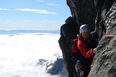 FJELLFØRING: Tindevegleder Truls Korsæth leder opp til Store Skagastølstind, en populær tur der du må ha med guide om du ikke kan klatre. Foto: Sandra Lappegard FJELLFØRING: Tindevegleder Truls Korsæth leder opp til Store Skagastølstind, en populær tur der du må ha med guide om du ikke kan klatre. Foto: Sandra Lappegard