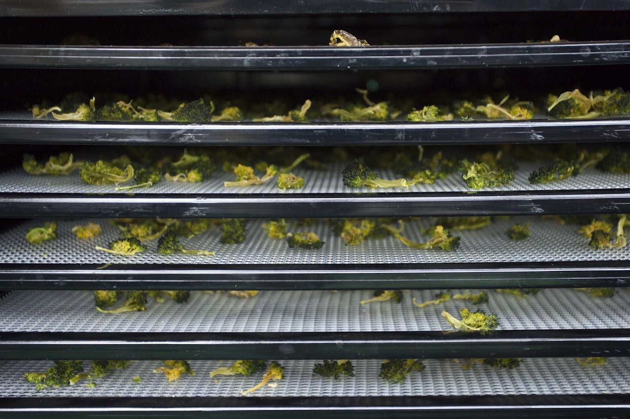TØRKING AV MAT: Når du pakker for mange dager, og skal stå for frakten selv, er tørking av mat genialt. Foto: Sigrid Henjum tørking av mat til langtur og ekspedisjon