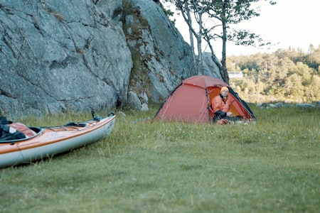 Lars Verket har satt opp teltet rett i nærheten av DNT Sør sitt sted på Tømmerstø.  Lars Verket har satt opp teltet rett i nærheten av DNT Sør sitt sted på Tømmerstø.