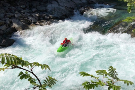 PÅ SITT BESTE: Elvepadling på sitt beste inneholder spennende stryk, gode kompiser, fin natur og sterke opplevelser. Dette er fra en av verdens fineste padlestrekninger; Åmotfallene i Sjoa. Foto: Tore Meirik PÅ SITT BESTE: Elvepadling på sitt beste inneholder spennende stryk, gode kompiser, fin natur og sterke opplevelser. Dette er fra en av verdens fineste padlestrekninger; Åmotfallene i Sjoa. Foto: Tore Meirik