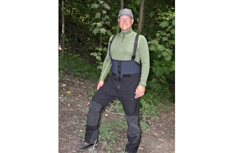 For krevende bruk: Brynje Expedition er skallbuksa å velge dersom man venter krevende forhold. Jeger ikledd Brynje Expedtition skallbukse