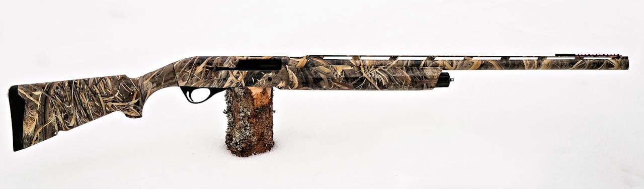 FRANCHI INTENSITY: Knallgod halvautomat hagle til jakt Halvautomat hagla Franchi Intensity Camo Max 5 på hvit bakgrunn