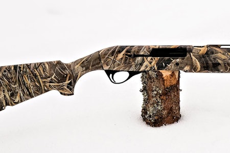 FRANCHI INTENSITY: Knallgod halvautomat hagle til jakt Halvautomat hagla Franchi Intensity Camo Max 5 på hvit bakgrunn